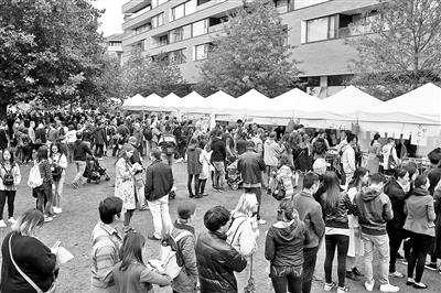ロンドン橋の下で2時間並ぶ英國人　お目當ては「重慶豌豆麺」