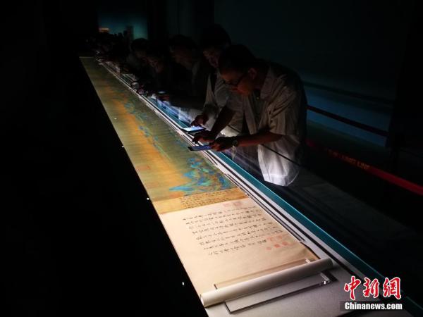 5時(shí)間並んで5分鑑賞、「千里江山図」が故宮で公開