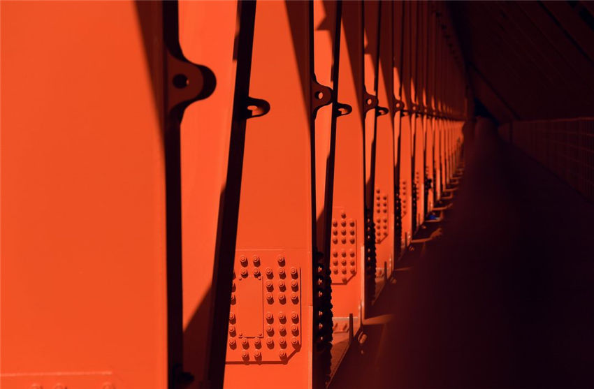 「世界一高い橋」北盤(pán)江大橋に迫る