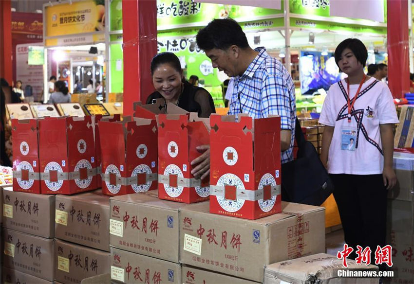重さ300キロの巨大月餅登場！　中國（四川）中秋食品食品博覧會