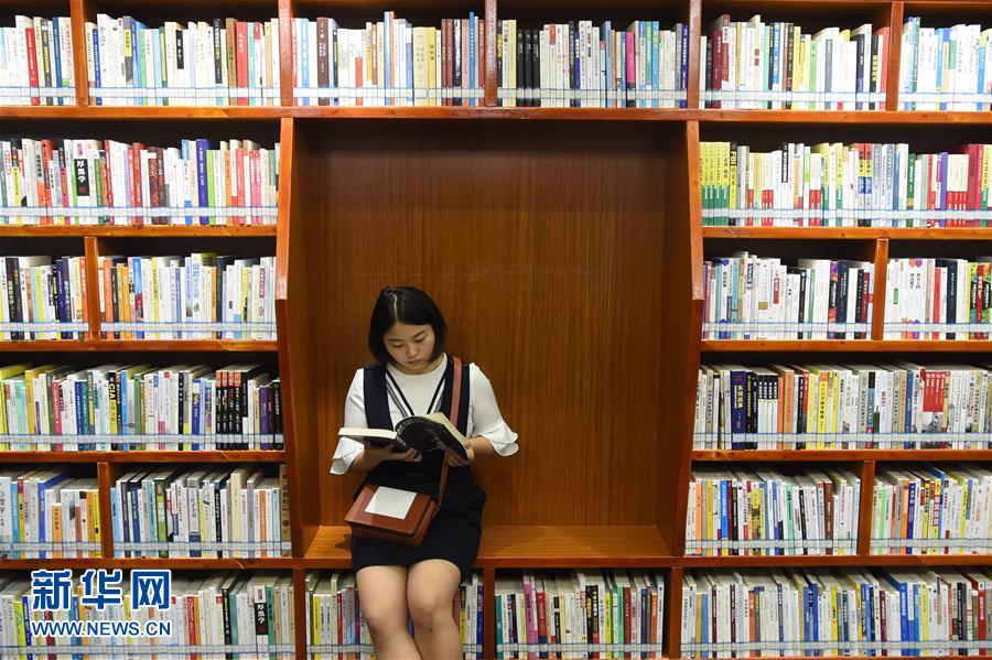 重慶市內(nèi)の24時間営業(yè)の無人図書館が一般に無料開放