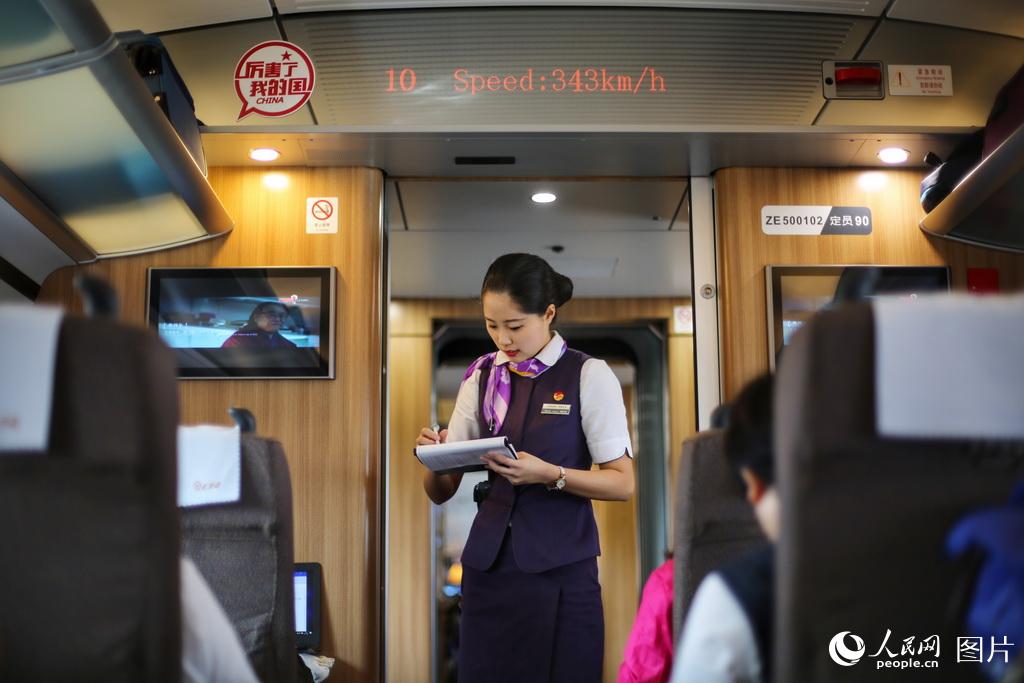 時速350キロ実現(xiàn)の新型高速鉄道「復興號」　北京?上海間を4時間半で