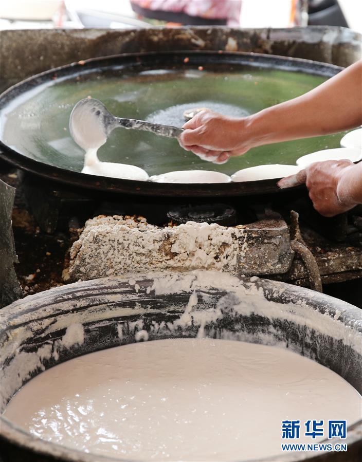 老若男女に愛される米粉餅　香り高くもっちりとした食感が特徴　江蘇省