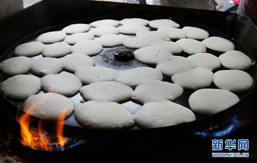 老若男女に愛される米粉餅　香り高くもっちりとした食感が特徴　江蘇省