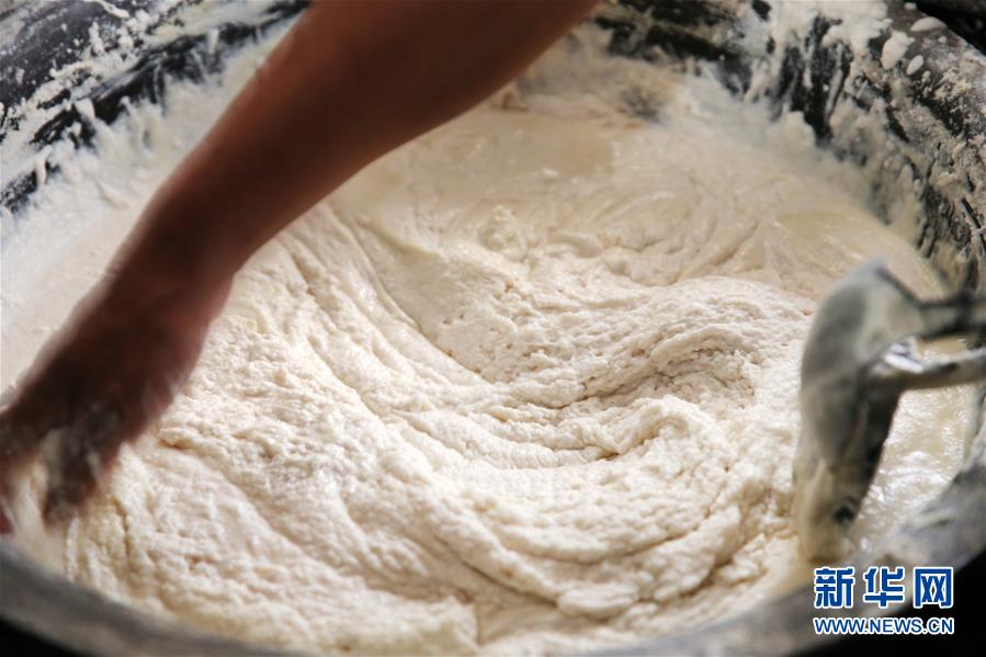 老若男女に愛される米粉餅　香り高くもっちりとした食感が特徴　江蘇省