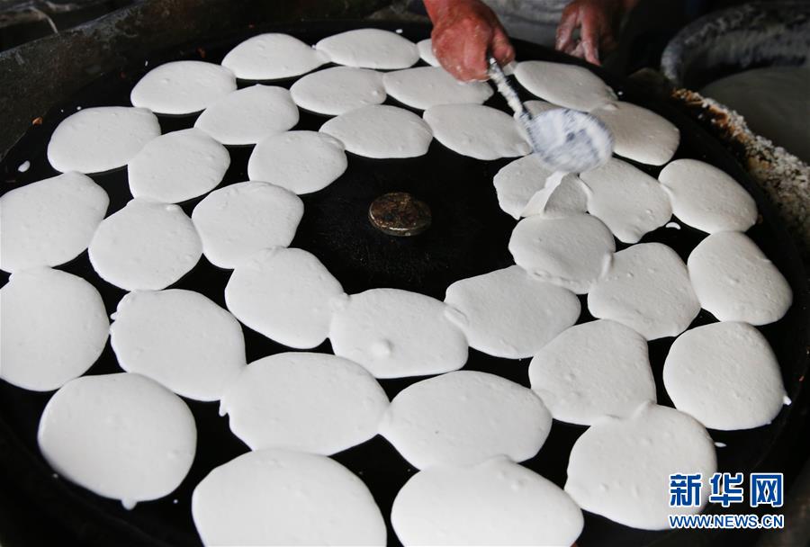 老若男女に愛される米粉餅　香り高くもっちりとした食感が特徴　江蘇省