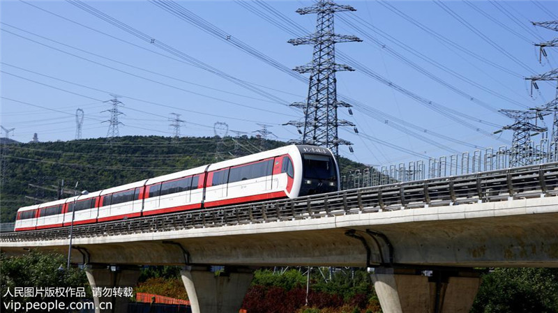 北京初のリニア線、立てた硬貨が倒れないほどの安定走行を?qū)g現(xiàn)