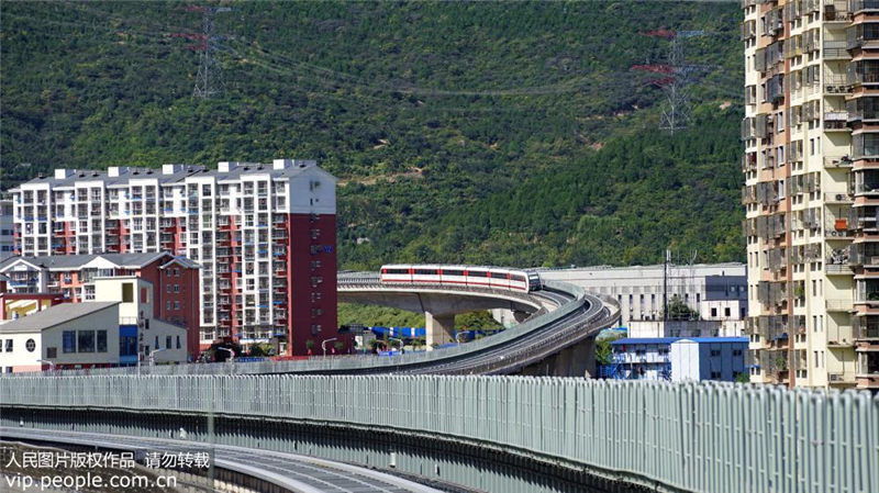 北京初のリニア線、立てた硬貨が倒れないほどの安定走行を?qū)g現(xiàn)