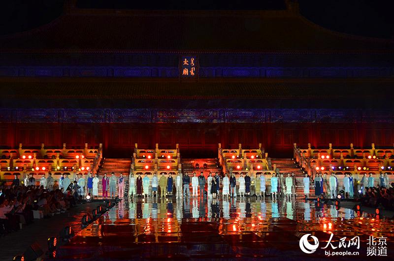 2017北京ファッションウイークが開(kāi)幕　ファッションの潮流起こす