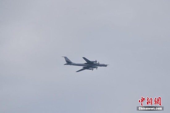 中露海軍が海上対空演習