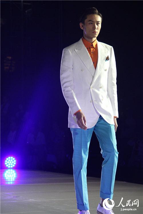 2017北京ファッションウイーク開(kāi)幕　中國(guó)伝統(tǒng)工蕓「京繡」とのコラボに注目