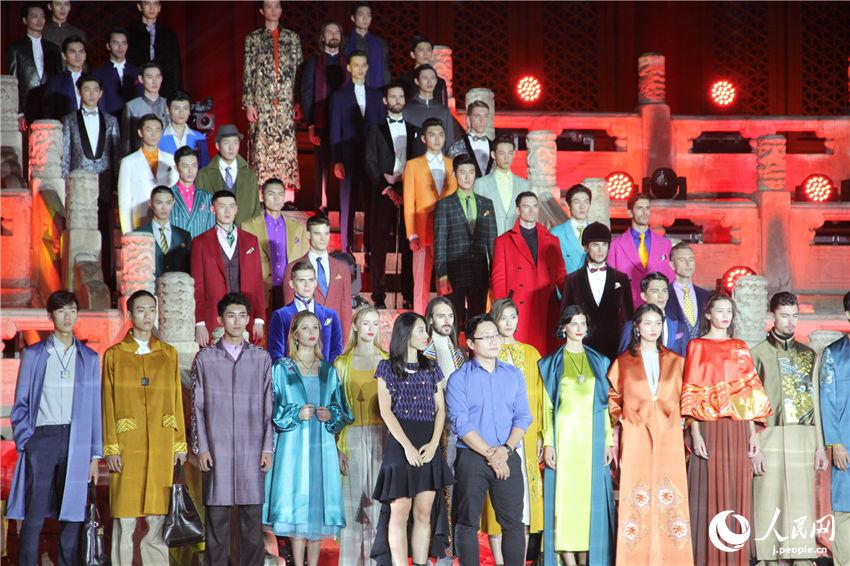 2017北京ファッションウイーク開幕　中國(guó)伝統(tǒng)工蕓「京繡」とのコラボに注目