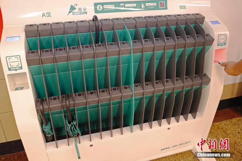 雨の降り続く上海で高まるシェア傘の人気