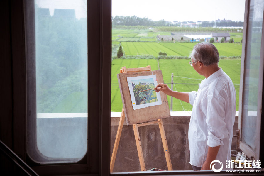 美術(shù)學(xué)院に72歳の「新入生」　白髪の農(nóng)夫の絵畫に対する情熱衰えず