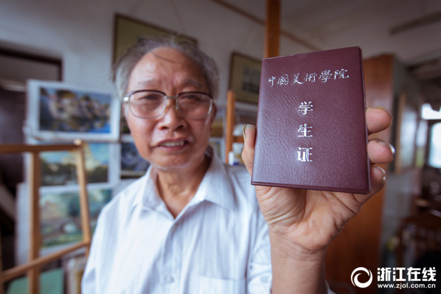 美術(shù)學院に72歳の「新入生」　白髪の農(nóng)夫の絵畫に対する情熱衰えず