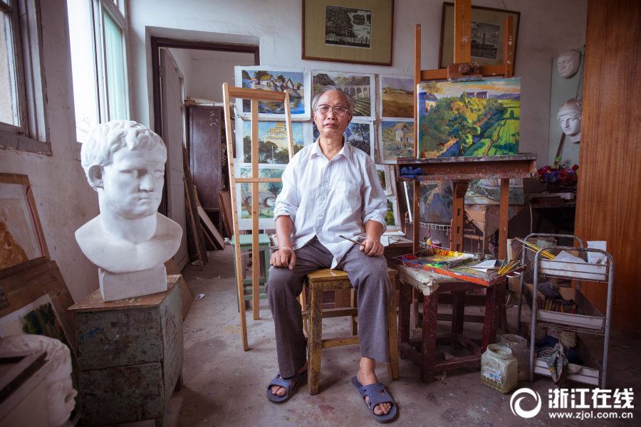 美術(shù)學(xué)院に72歳の「新入生」　白髪の農(nóng)夫の絵畫に対する情熱衰えず