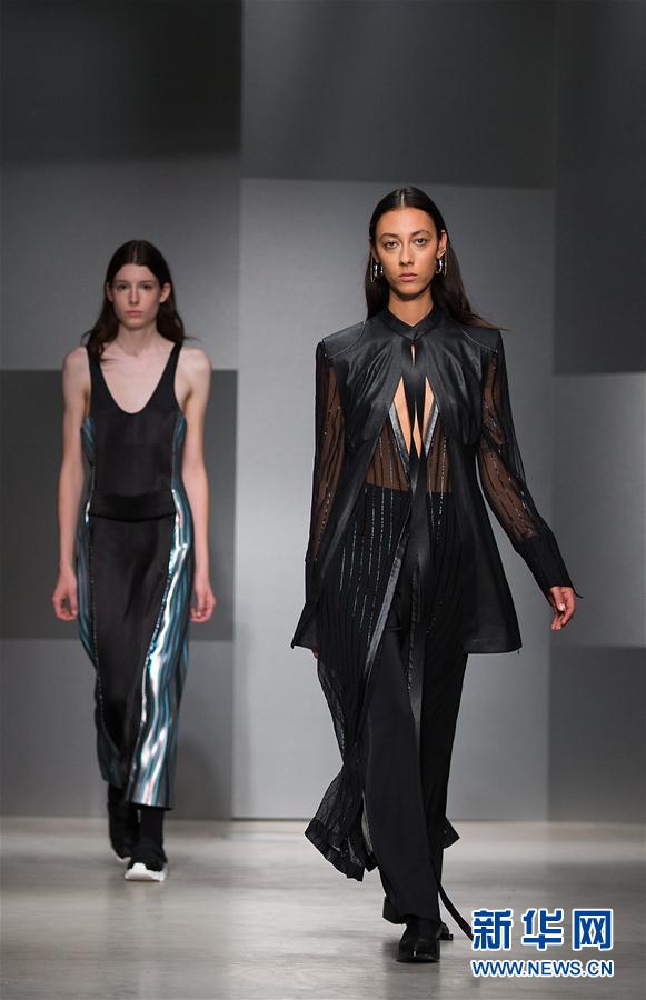 ミラノコレクションで中國人デザイナーの「RICOSTRU」が2018春夏新作発表