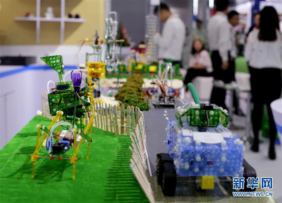 上海國際教育設備博覧會、「未來の教室」を一足先に