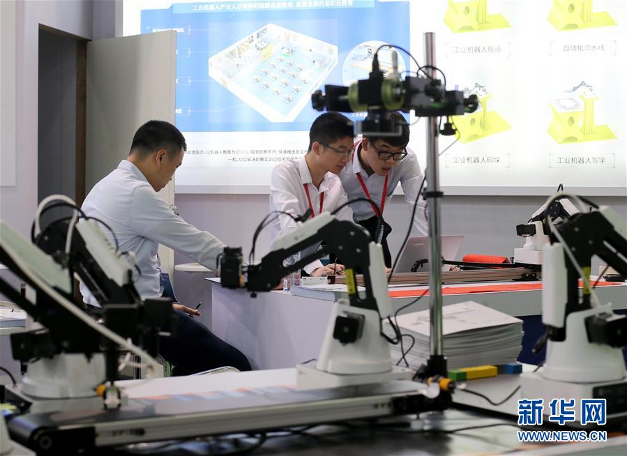 上海國(guó)際教育設(shè)備博覧會(huì)、「未來の教室」を一足先に