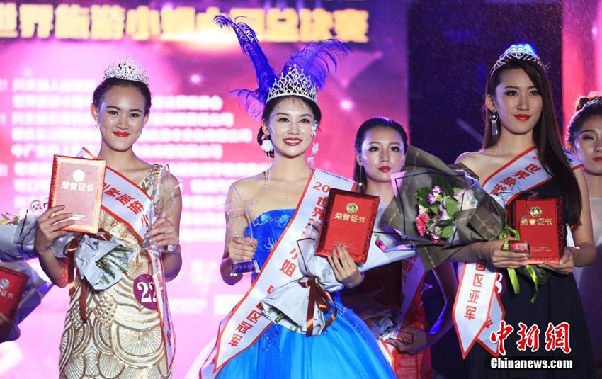 「ミス?ツーリズム」決勝戦　民族衣裝や水著姿を披露する美女たち