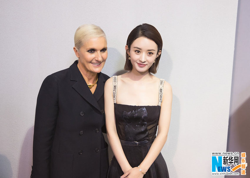 チャオ?リーイン、パリコレに初登場 黒のドレスで優(yōu)雅な女神に変身