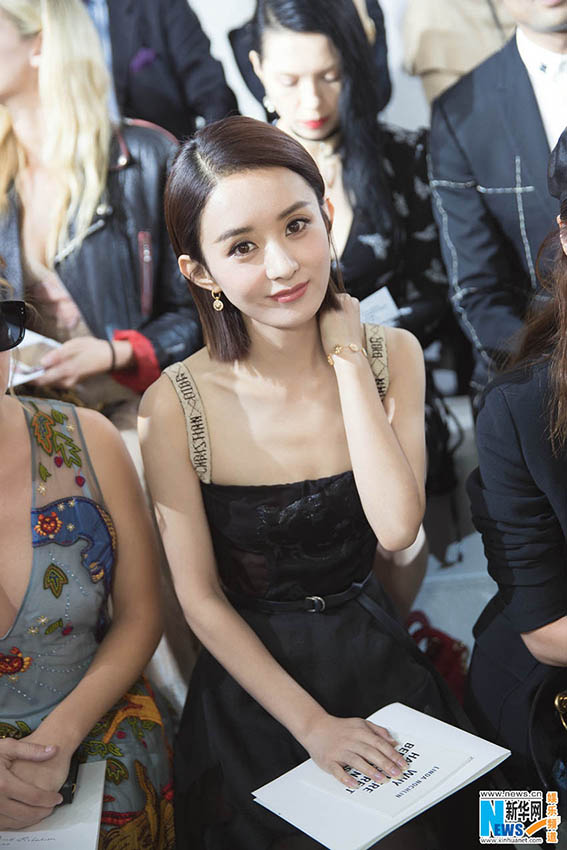 チャオ?リーイン、パリコレに初登場(chǎng) 黒のドレスで優(yōu)雅な女神に変身