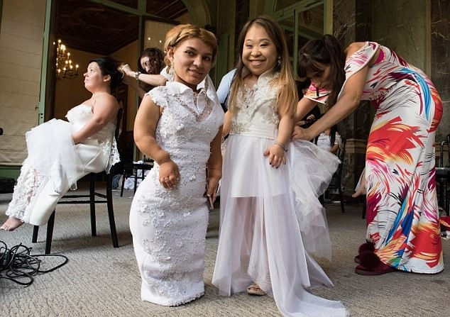 パリコレで小人癥モデルを起用したファッションショー開(kāi)催へ　フランス