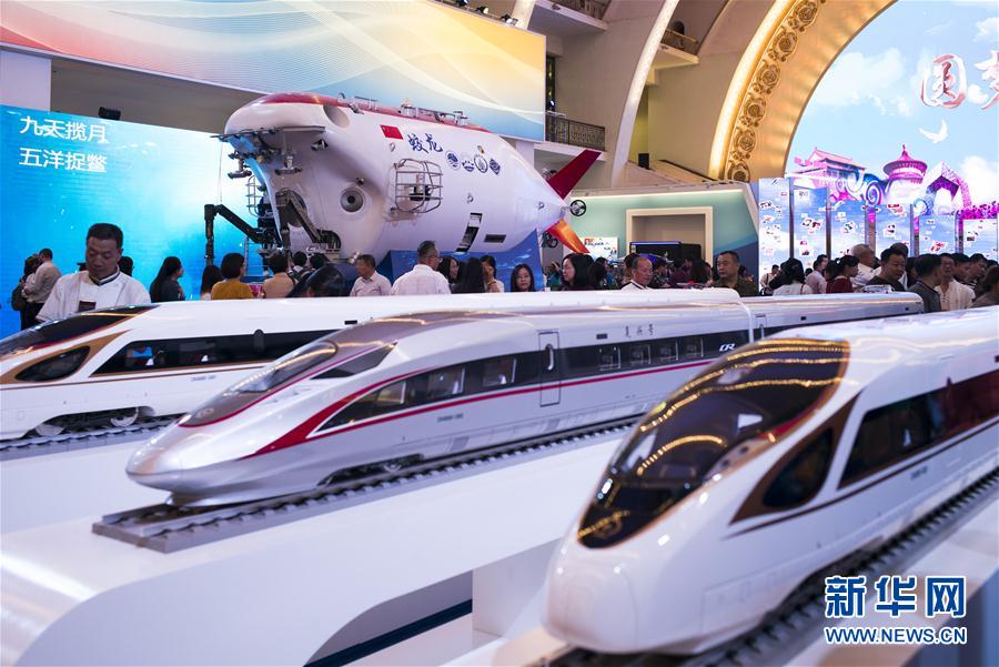 「錬磨と奮進(jìn)の5年」をテーマとした大型成果展に來(lái)場(chǎng)者多數(shù)