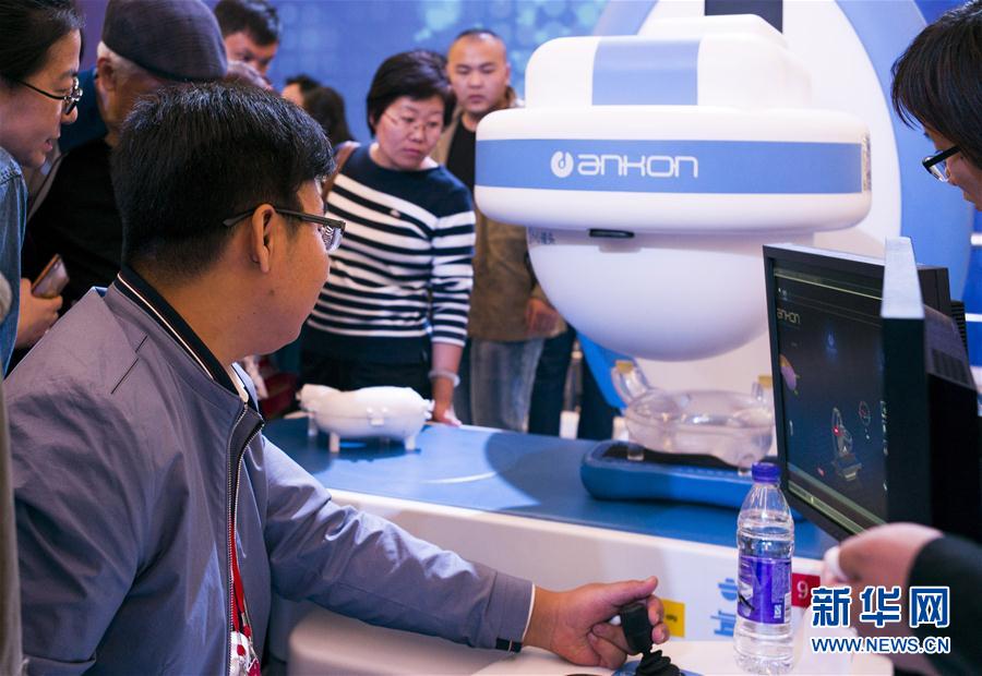 「錬磨と奮進の5年」をテーマとした大型成果展に來場者多數(shù)