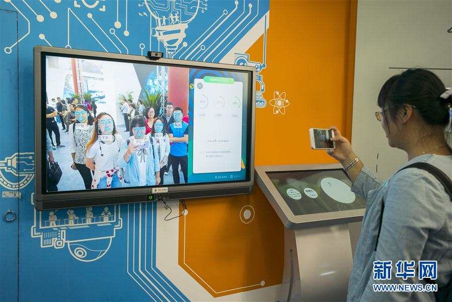 「錬磨と奮進(jìn)の5年」をテーマとした大型成果展に來(lái)場(chǎng)者多數(shù)