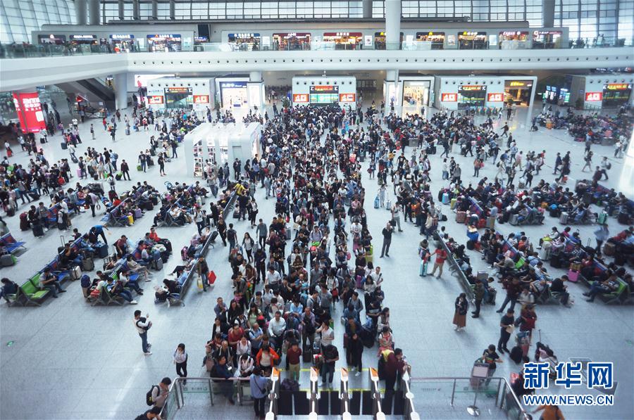 國(guó)慶節(jié)連休　全國(guó)鉄道網(wǎng)の移動(dòng)ラッシュスタート