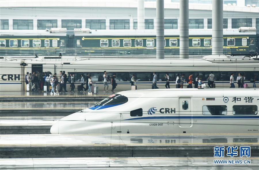 國慶節(jié)連休　全國鉄道網(wǎng)の移動ラッシュスタート