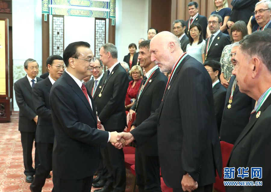 李克強総理　「友誼賞」受賞の外國人専門家と會談