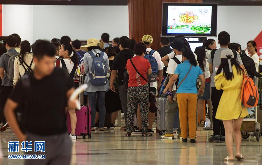 國(guó)慶節(jié)大型連休最終日、Uターンラッシュがピークに