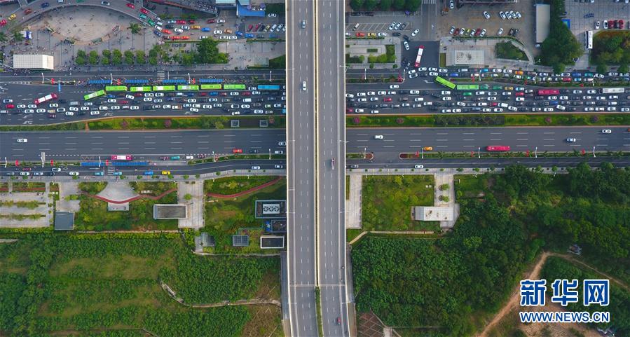 國慶節(jié)大型連休最終日、Uターンラッシュがピークに