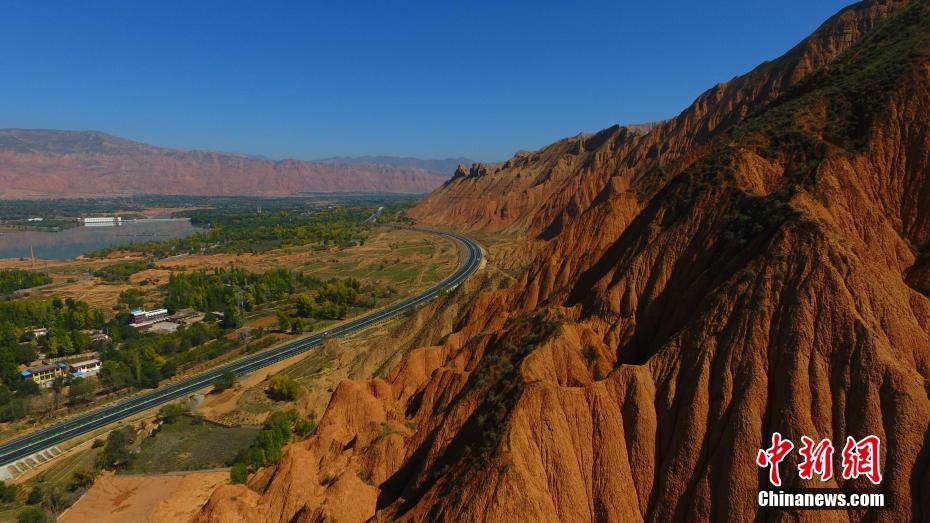中國(guó)唯一のサラール族自治県に高速道路が開通　青海省