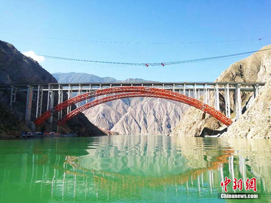 中國(guó)唯一のサラール族自治県に高速道路が開(kāi)通　青海省