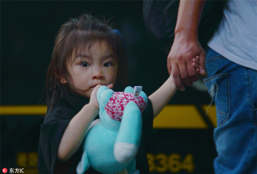 國(guó)慶節(jié)連休最終日、帰路につく人々の表情