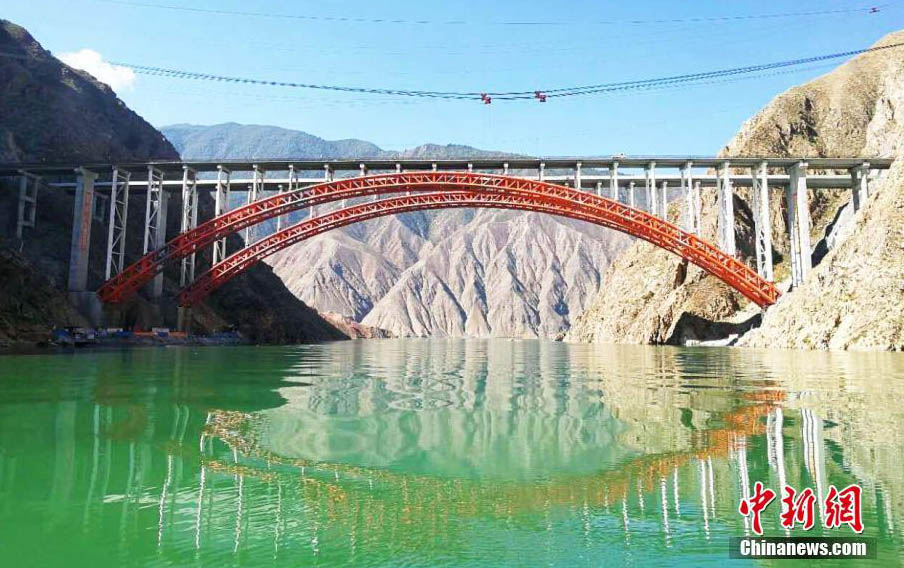 中國(guó)唯一のサラール族自治県に高速道路が開通　青海省