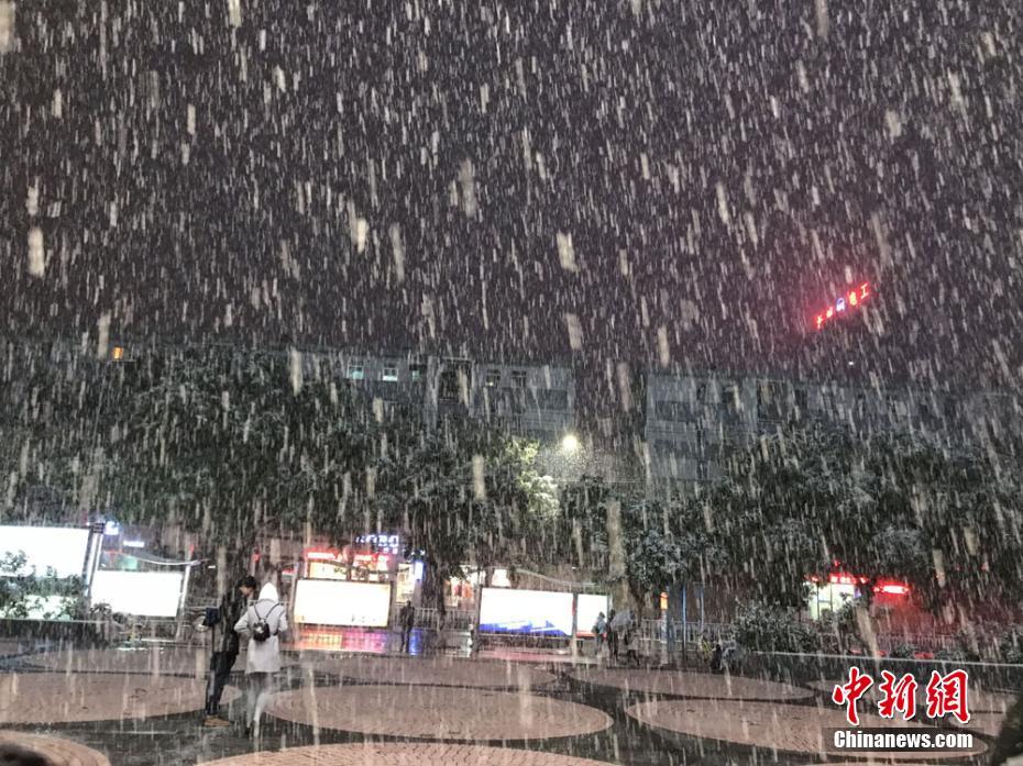 中國(guó)北方の広い範(fàn)囲で雨模様、初雪観測(cè)も多數(shù)