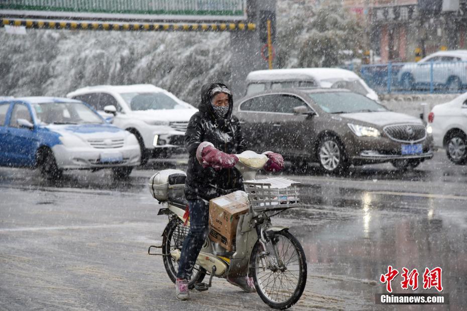 中國北方の広い範(fàn)囲で雨模様、初雪観測も多數(shù)