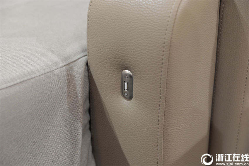 くつろぎながら映畫鑑賞　杭州市に「ソファベッド」シアター登場(chǎng)