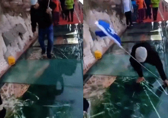 ガラス桟道にヒビ！リアルな特殊効果に思わず座り込む観光客