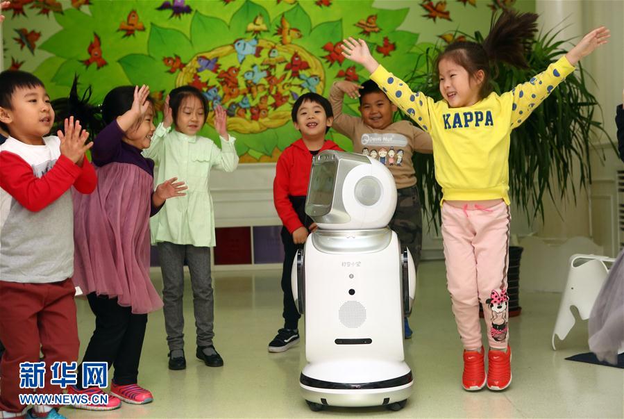 天津市の幼稚園にハイテクな遊び相手が登場(chǎng)