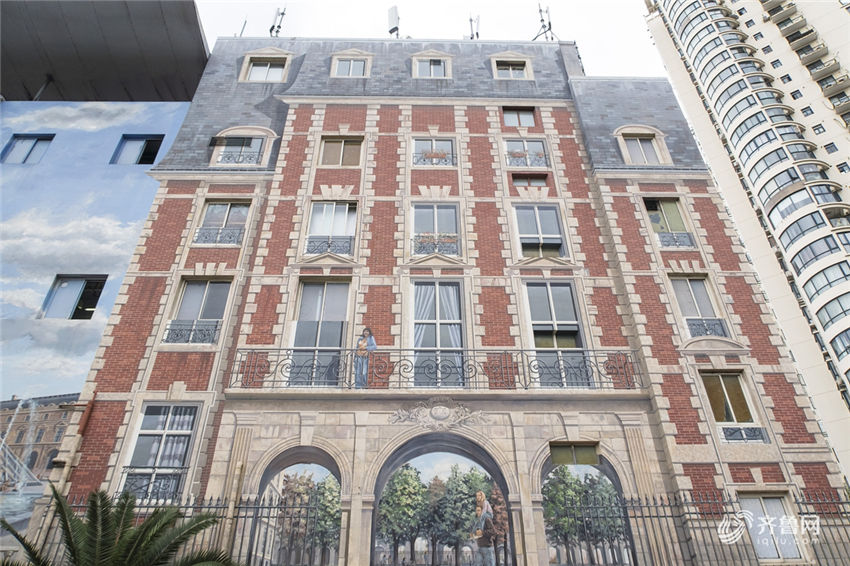 気分はヨーロッパ　上海に歐州風建築の絵で覆われた建物登場