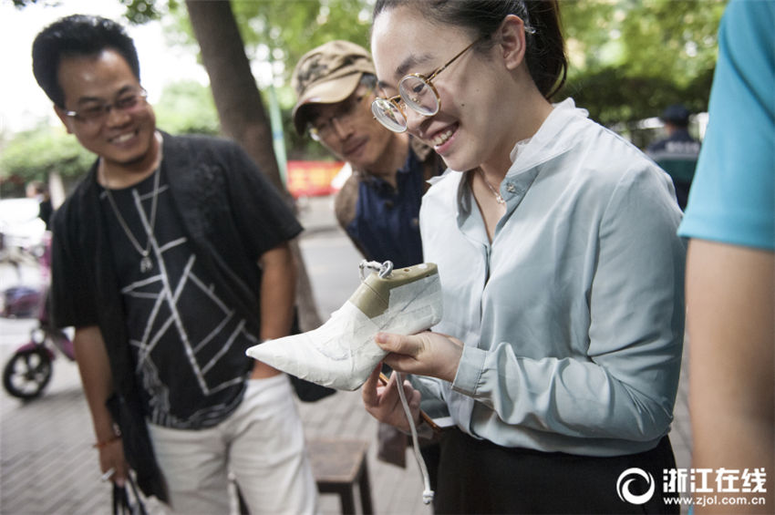 靴を作り続けて40年以上、杭州のベテラン靴職人
