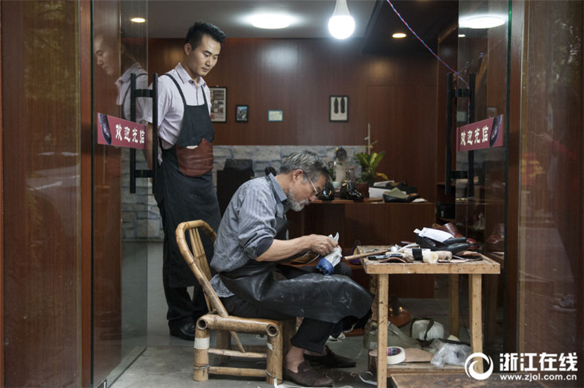靴を作り続けて40年以上、杭州のベテラン靴職人