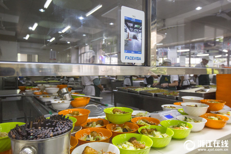 杭州の學(xué)生食堂で顔認(rèn)証による料金システム登場