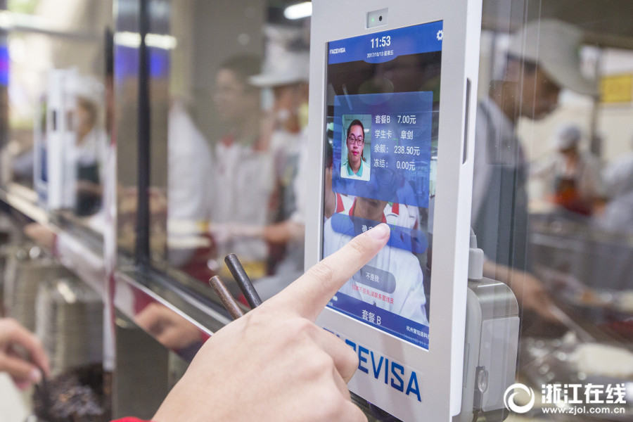 杭州の學生食堂で顔認証による料金システム登場