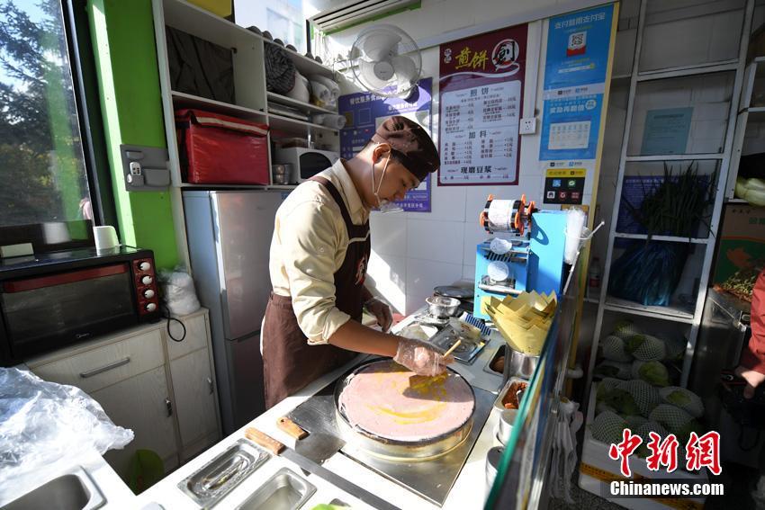 會(huì)社を退職し一念発起　母校で煎餅店を営む中國人男性　吉林省